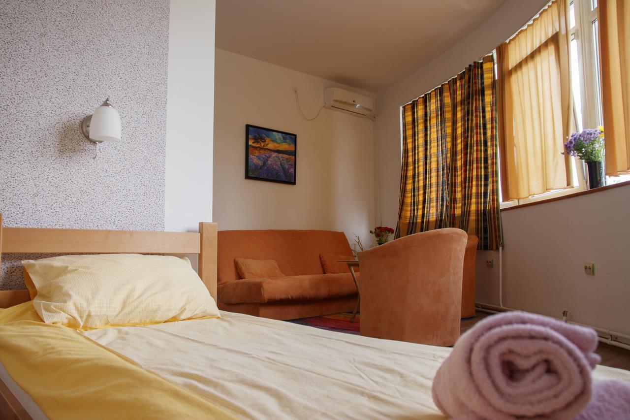 Guesthouse Night&Day Subotica Exterior photo